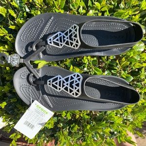 NWT Gunmetal & Black Crocs Serena Embellish Flip